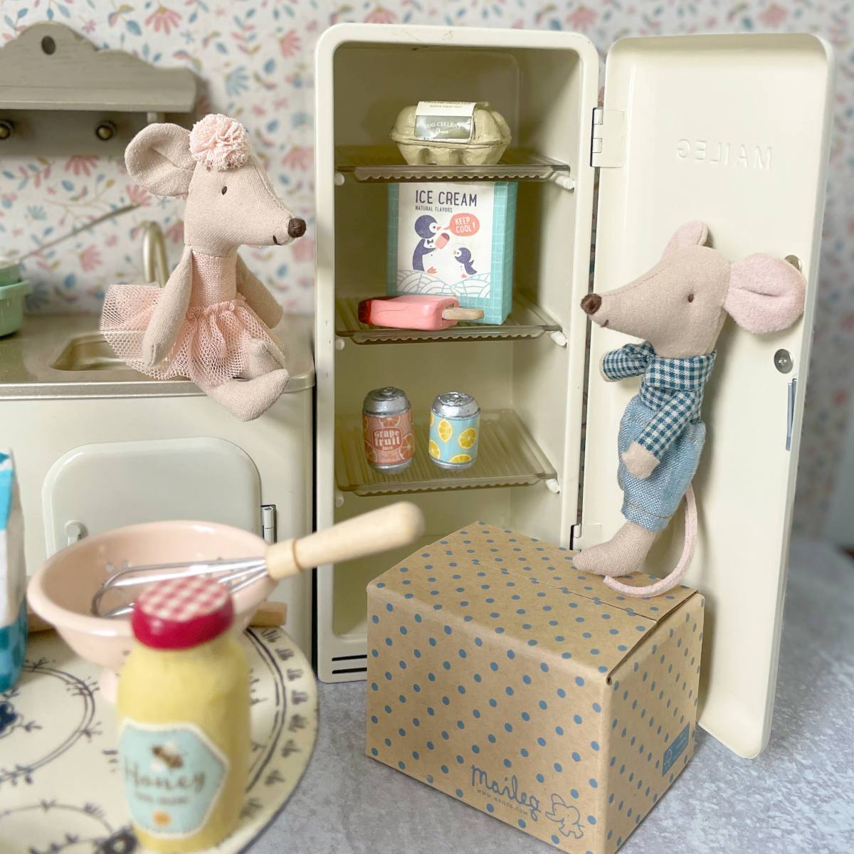 Maileg - Miniature fridge